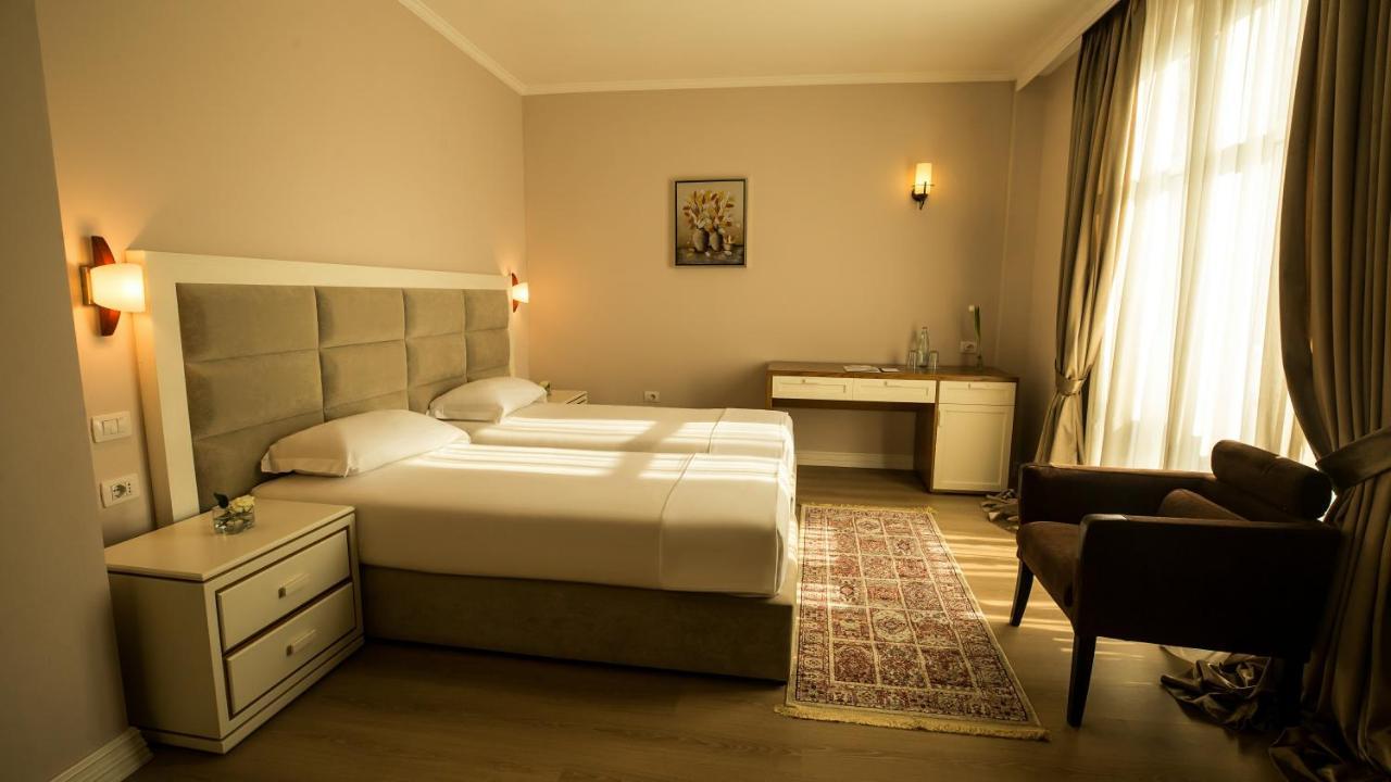 Royal Hill Hotel Vorë Exterior foto
