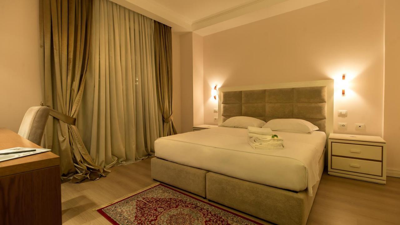 Royal Hill Hotel Vorë Exterior foto