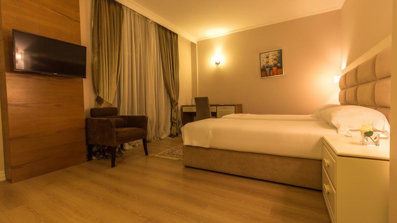Royal Hill Hotel Vorë Exterior foto